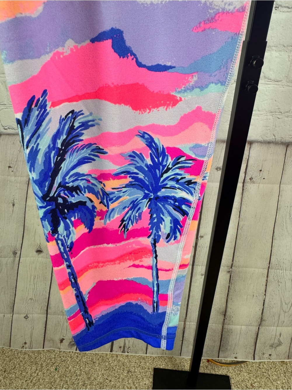 Lilly Pulitzer Luxletic Weekender Leggings Sunset Palm Print UPF 50 Size XL - Picture 2 of 5